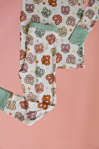 Colorful Pretzel Two Piece Set